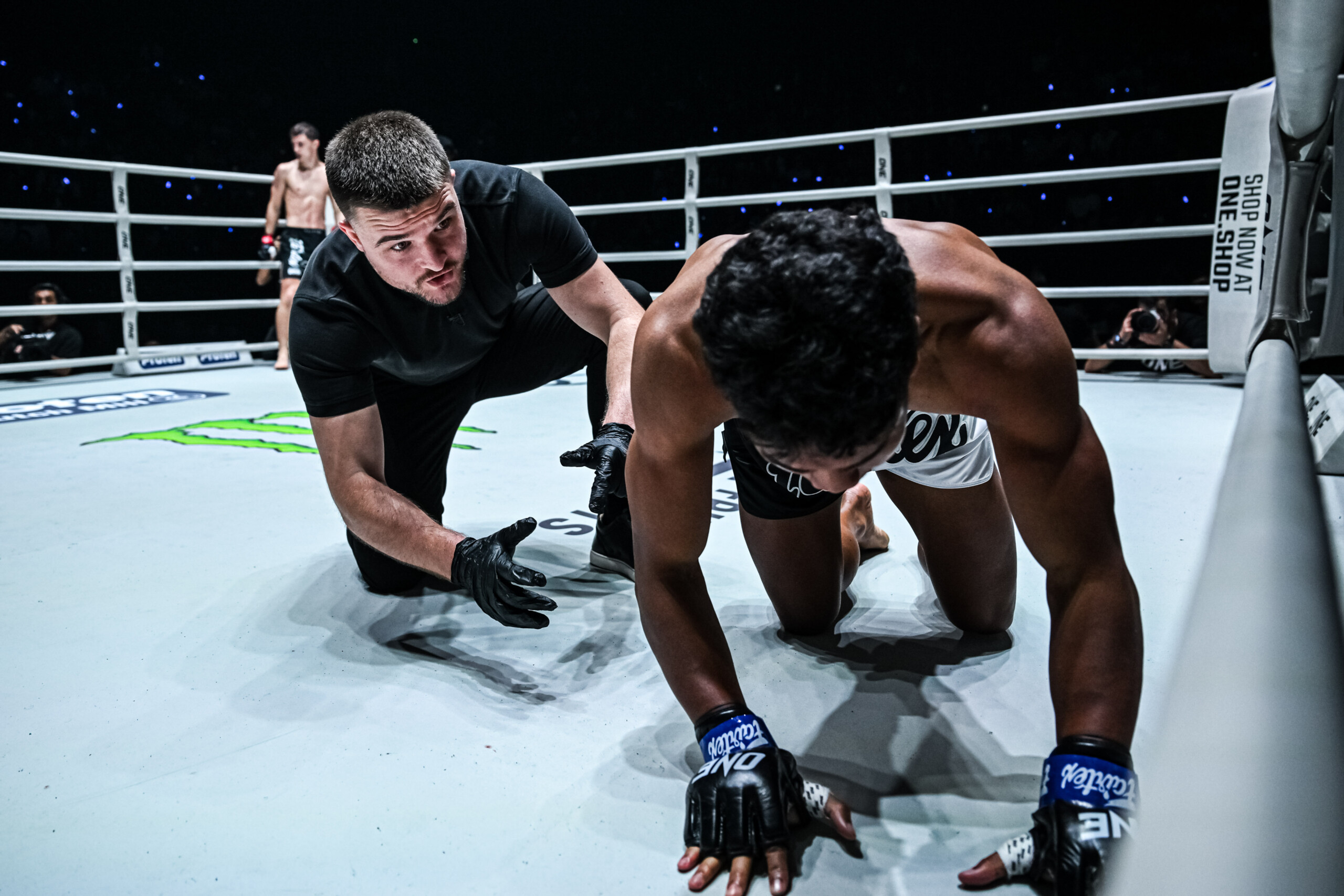 06 Rustam Yunusov vs Petsukumvit OL131 (4)