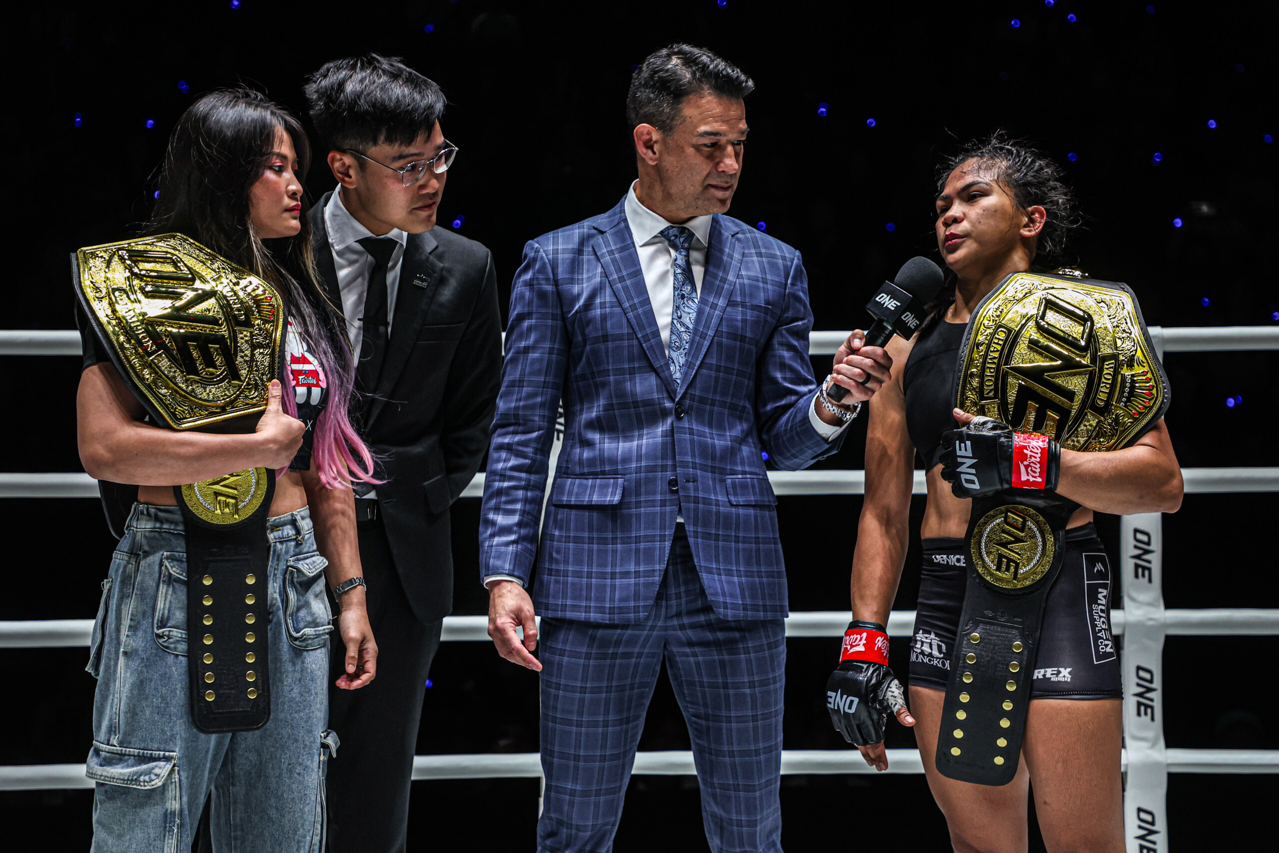 Stamp Fairtex and Denice Zamboang speak in the ring
