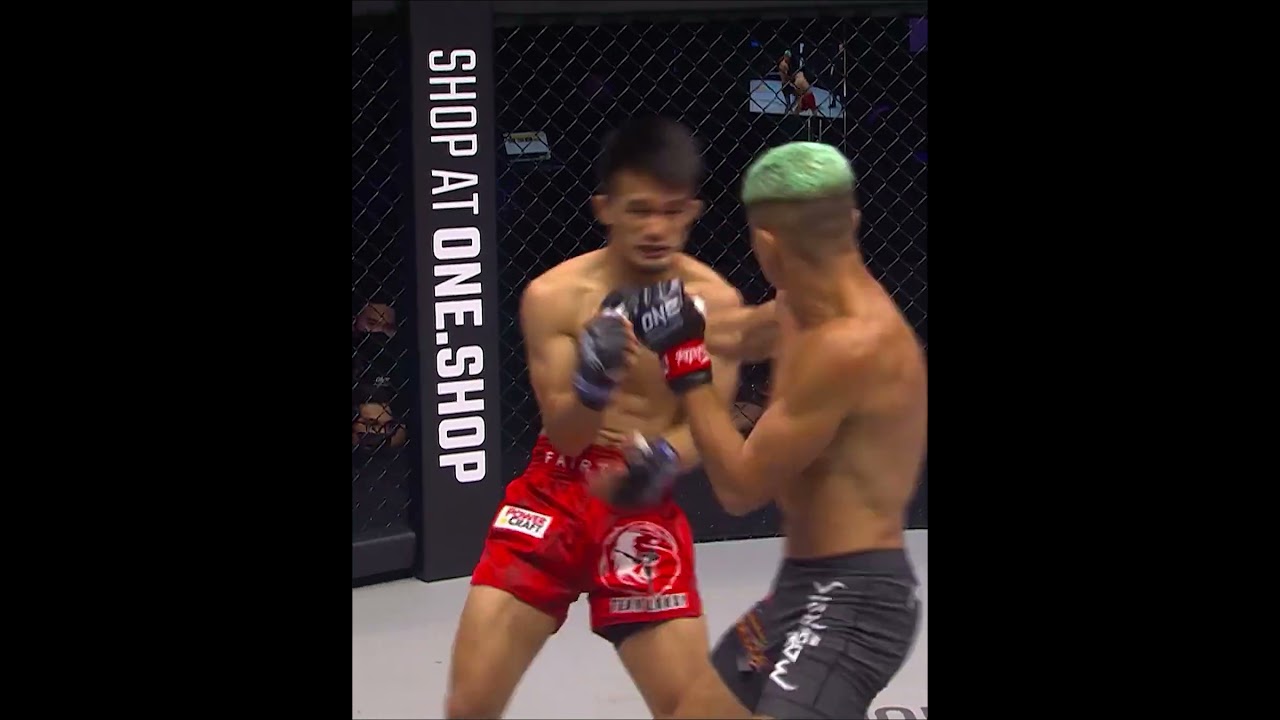 Fabricio Andrade's got NASTY knees