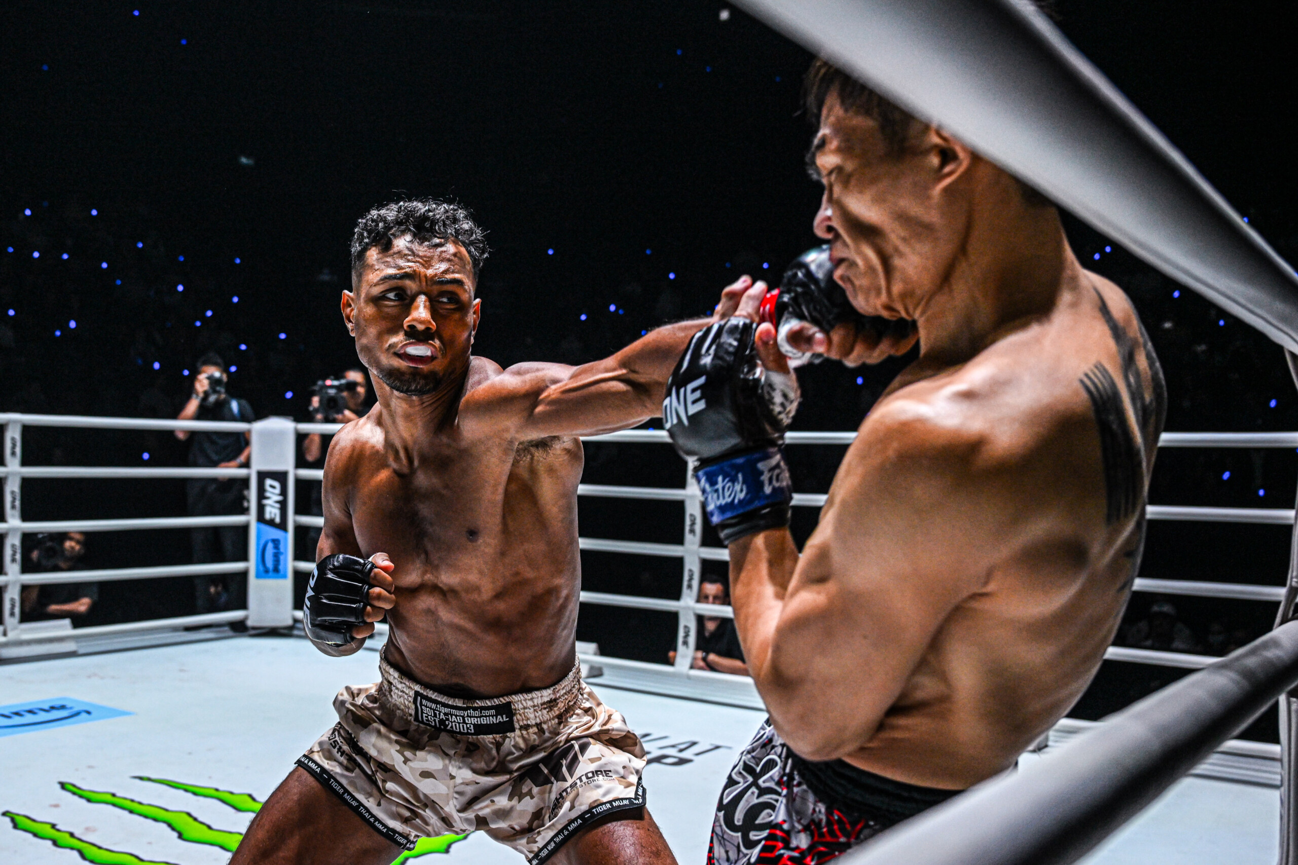 Felipe Lobo Saemapetch Fairtex ONE Fight Night 28 16