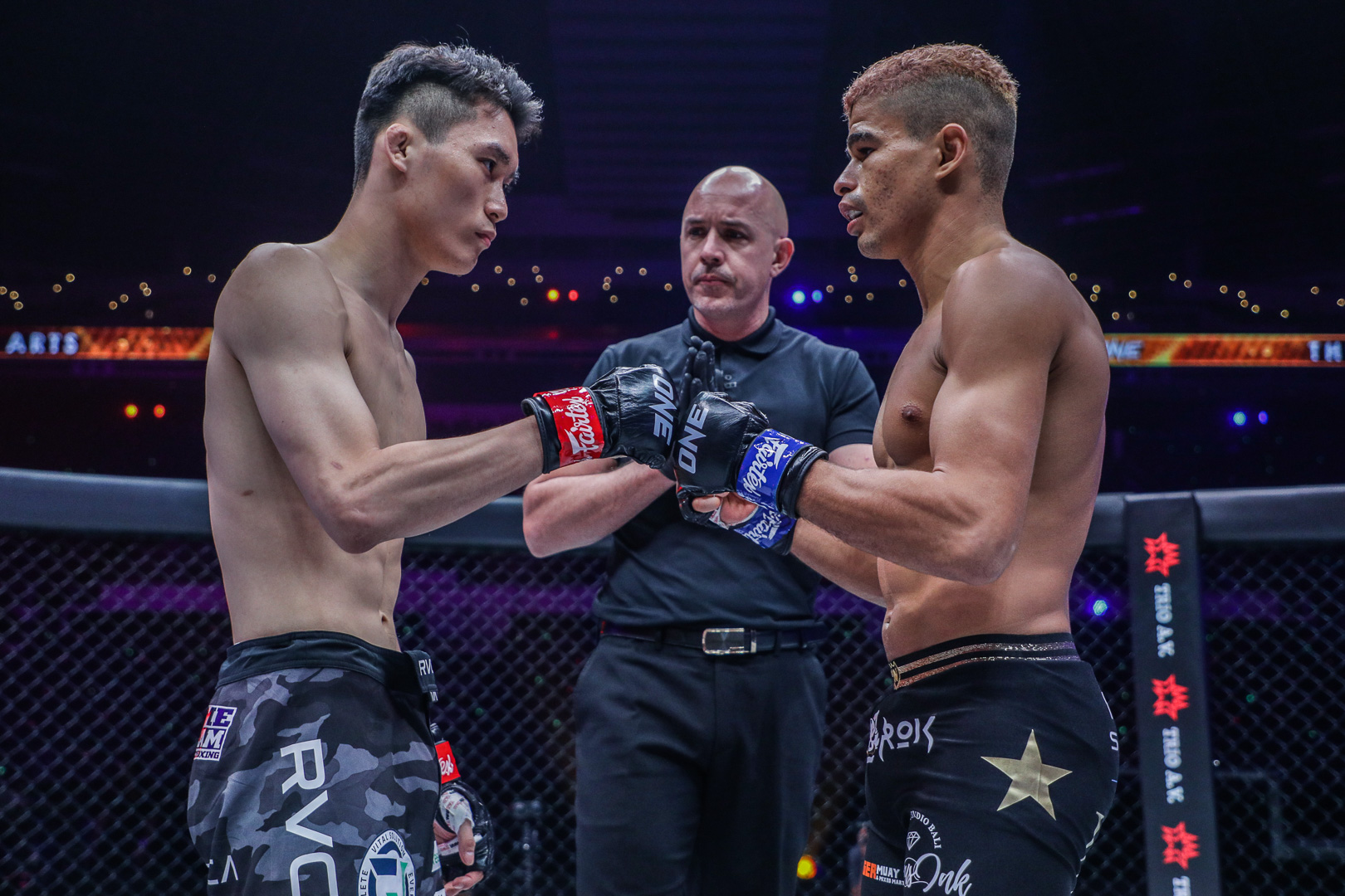 Fabricio Andrade and Kwon Won II touch gloves at ONE 158