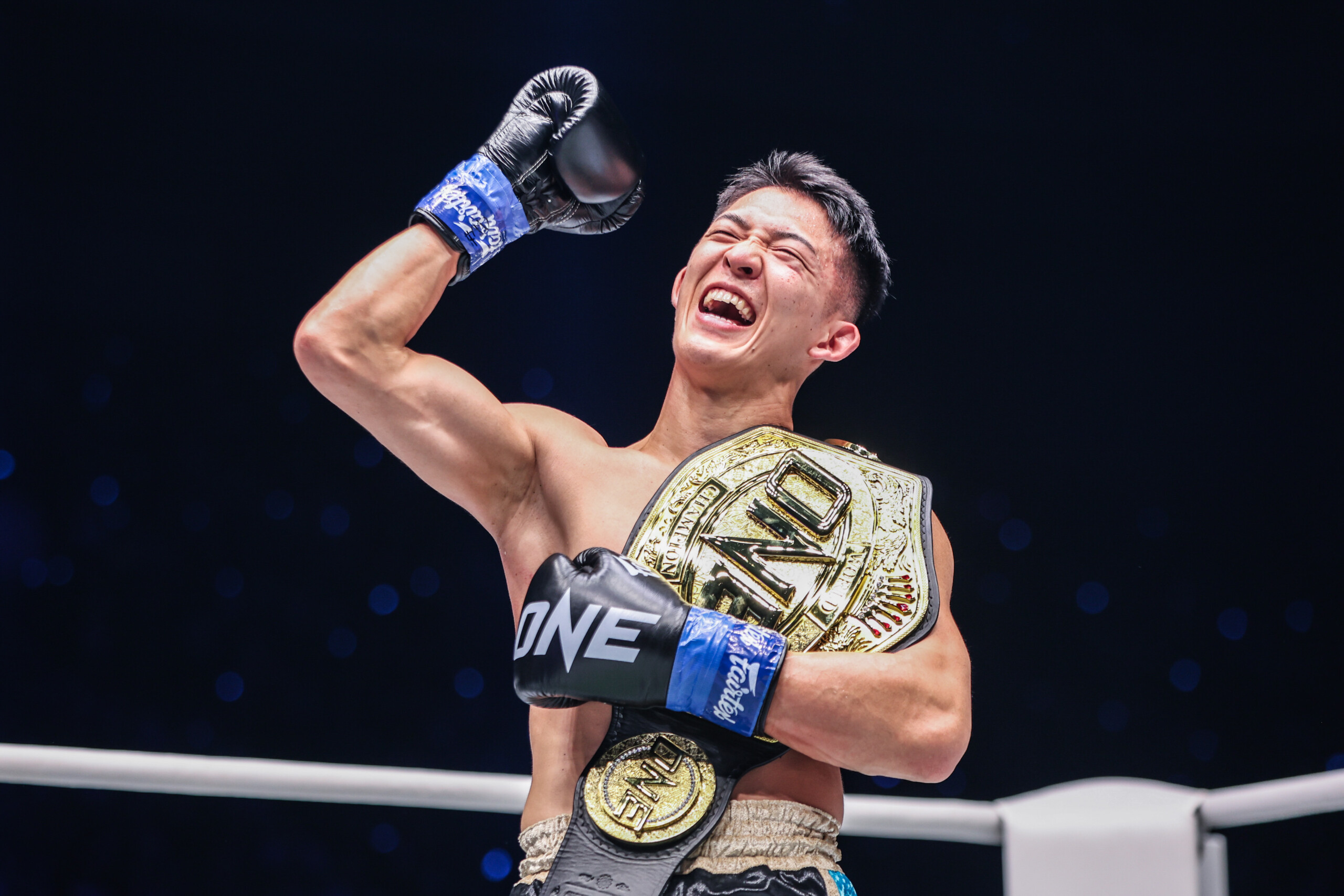 Masaaki Noiri with the gold ONE World Title belt