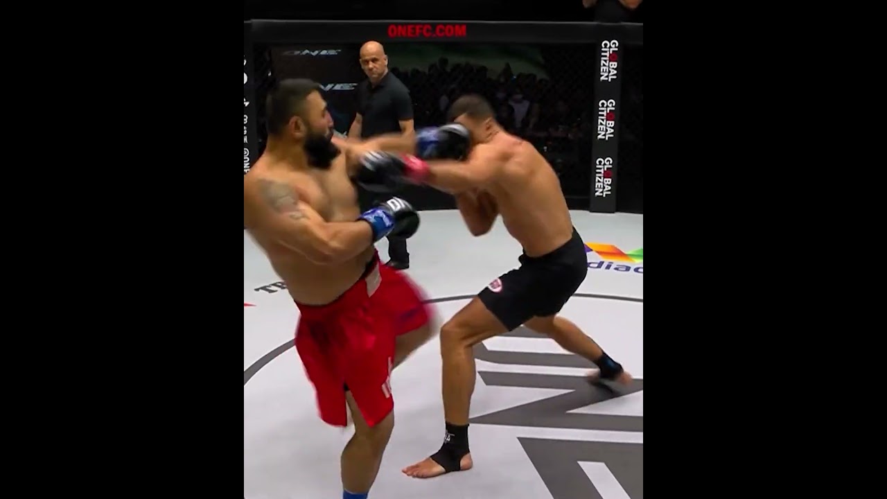 Witness the kickboxing clash between powerhouses Roman Kryklia and Iraj Azizpour!