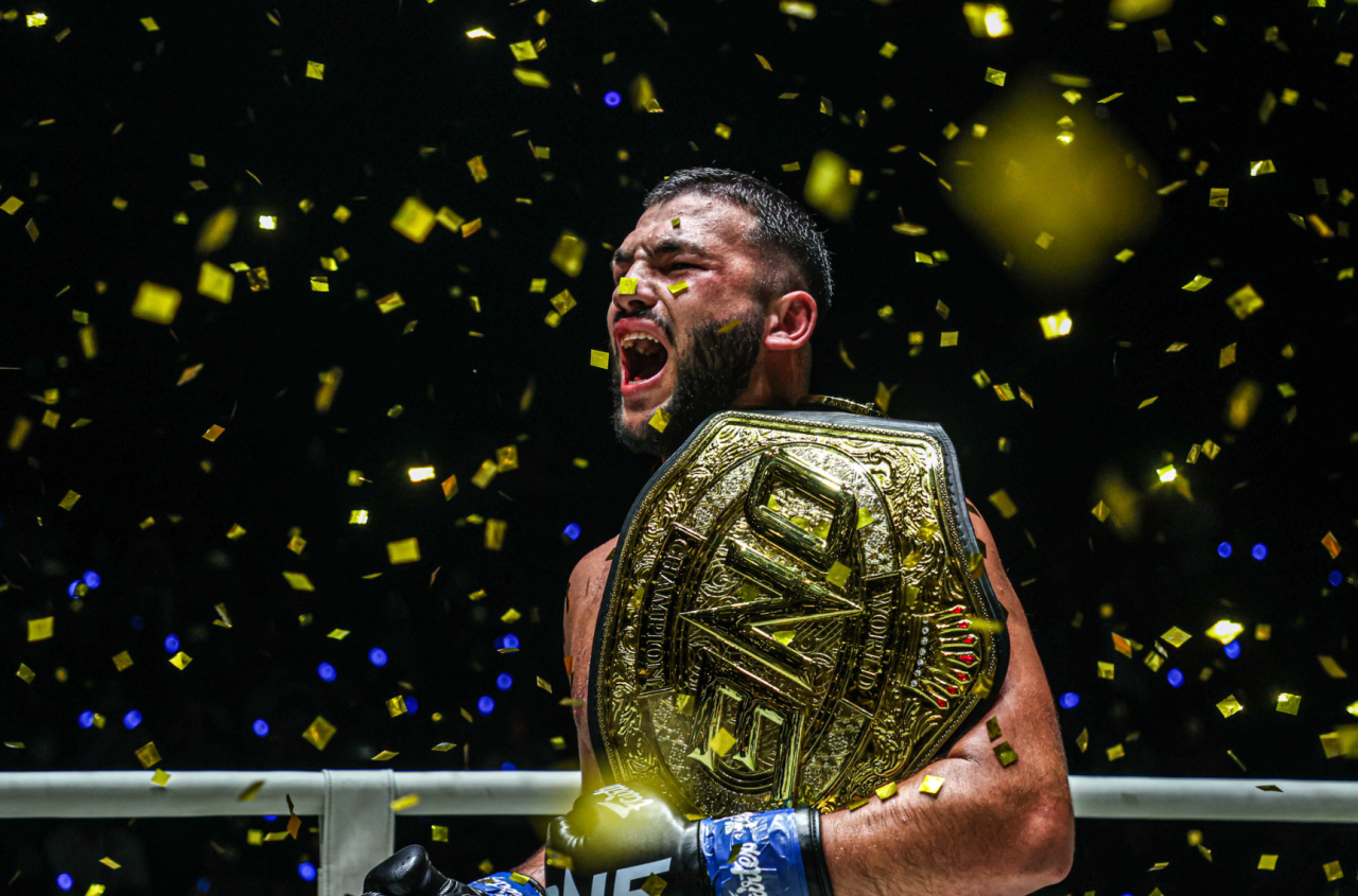 萨梅特·阿格德韦一致判定胜罗曼·凯克利亚